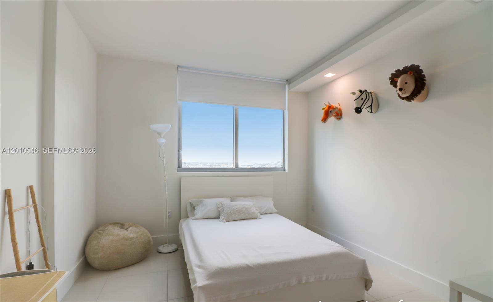 92 Southwest 3rd Street, Unit 2410 Miami, FL 33130 - Photo 4 of 10