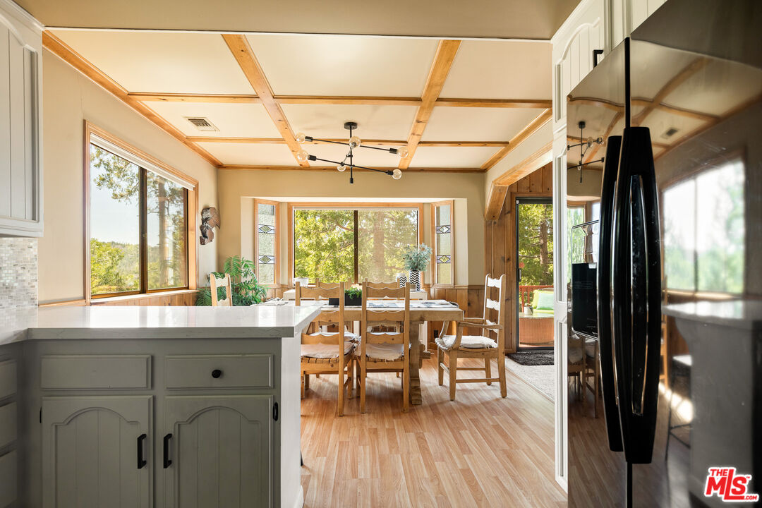 504 Rainier Road Lake Arrowhead, CA 92352 - Photo 11 of 37 Gallery Image 11