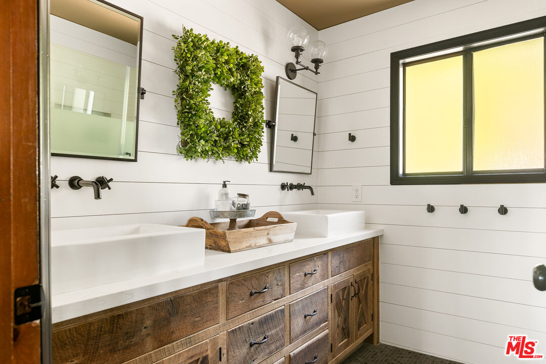 504 Rainier Road Lake Arrowhead, CA 92352 - Photo 18 of 37 Gallery Image 18