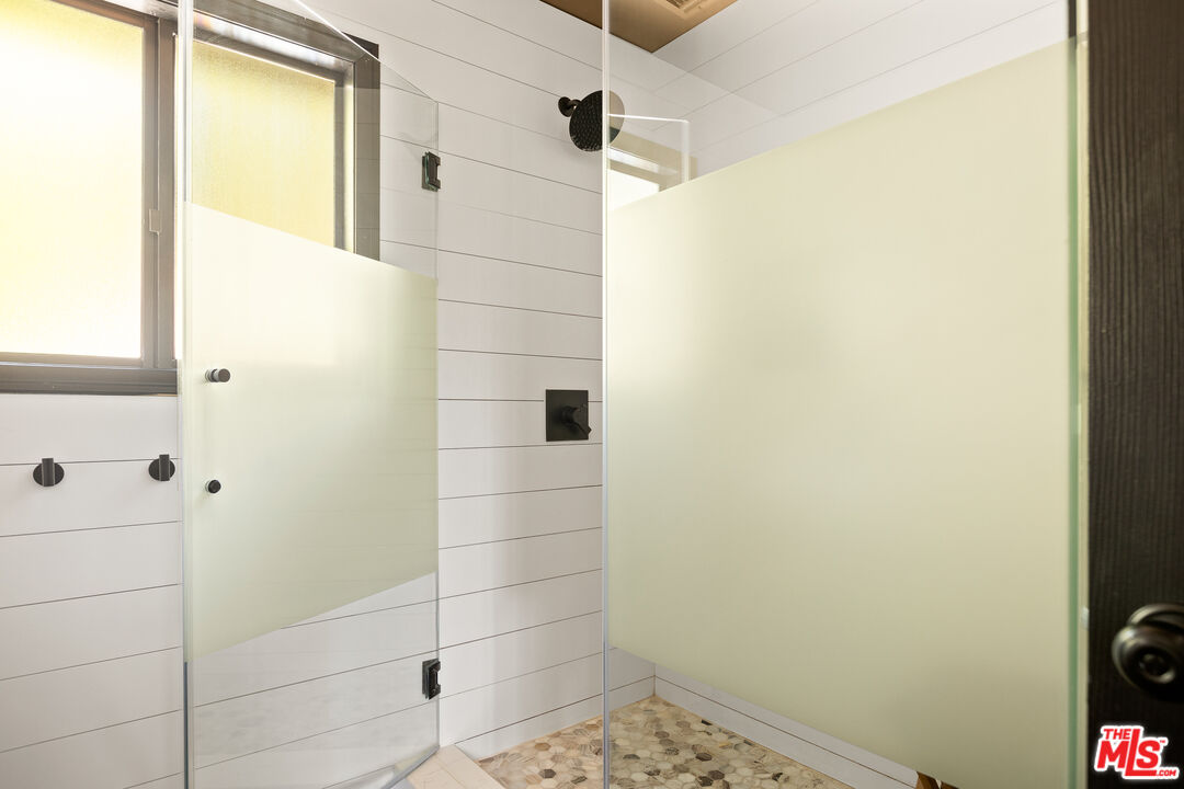 504 Rainier Road Lake Arrowhead, CA 92352 - Photo 19 of 37 Gallery Image 19