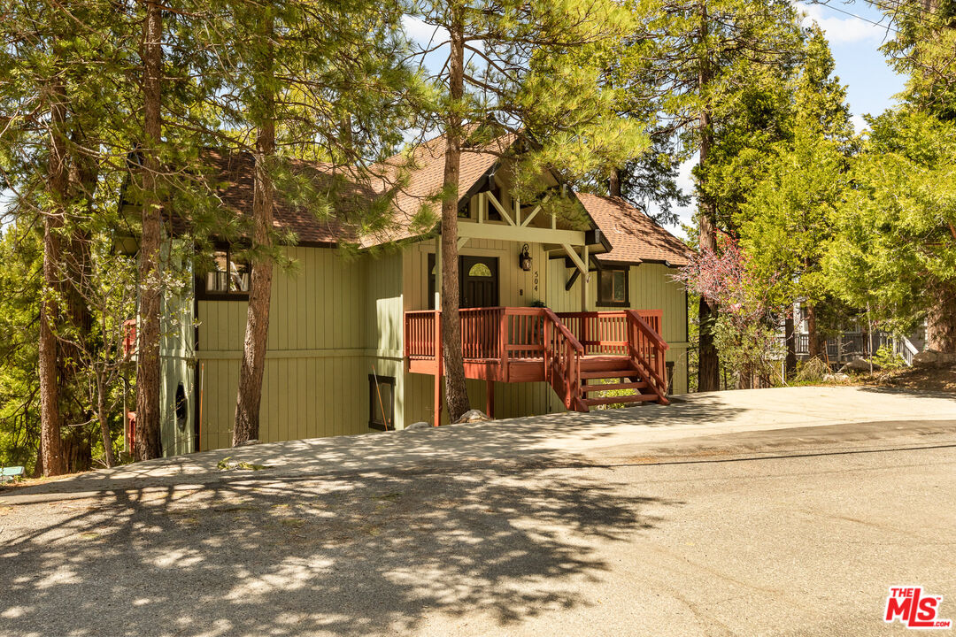 504 Rainier Road Lake Arrowhead, CA 92352 - Photo 2 of 37 Gallery Image 2