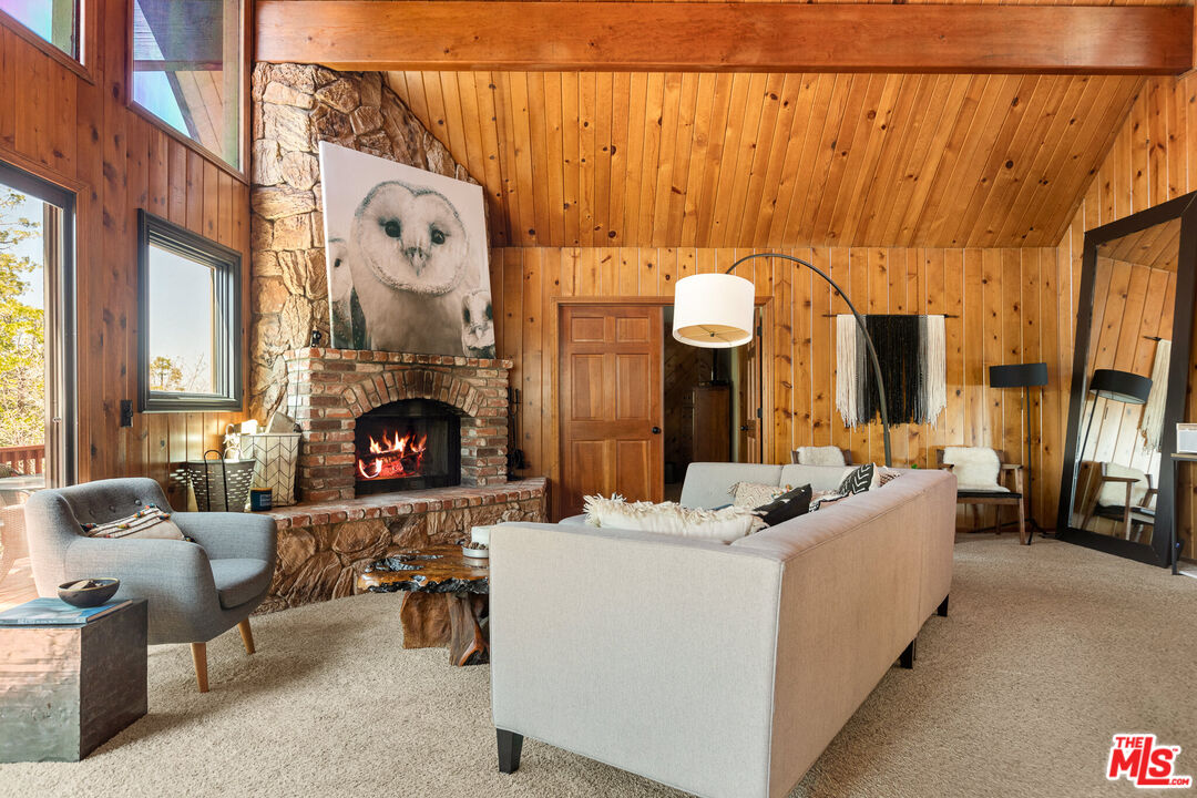 504 Rainier Road Lake Arrowhead, CA 92352 - Photo 4 of 37 Gallery Image 4