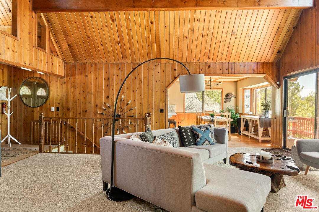 504 Rainier Road Lake Arrowhead, CA 92352 - Photo 5 of 37 Gallery Image 5