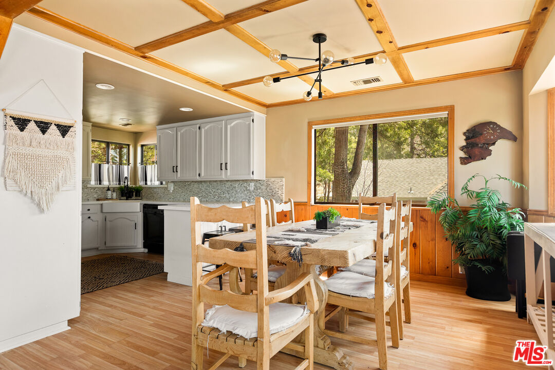 504 Rainier Road Lake Arrowhead, CA 92352 - Photo 7 of 37 Gallery Image 7