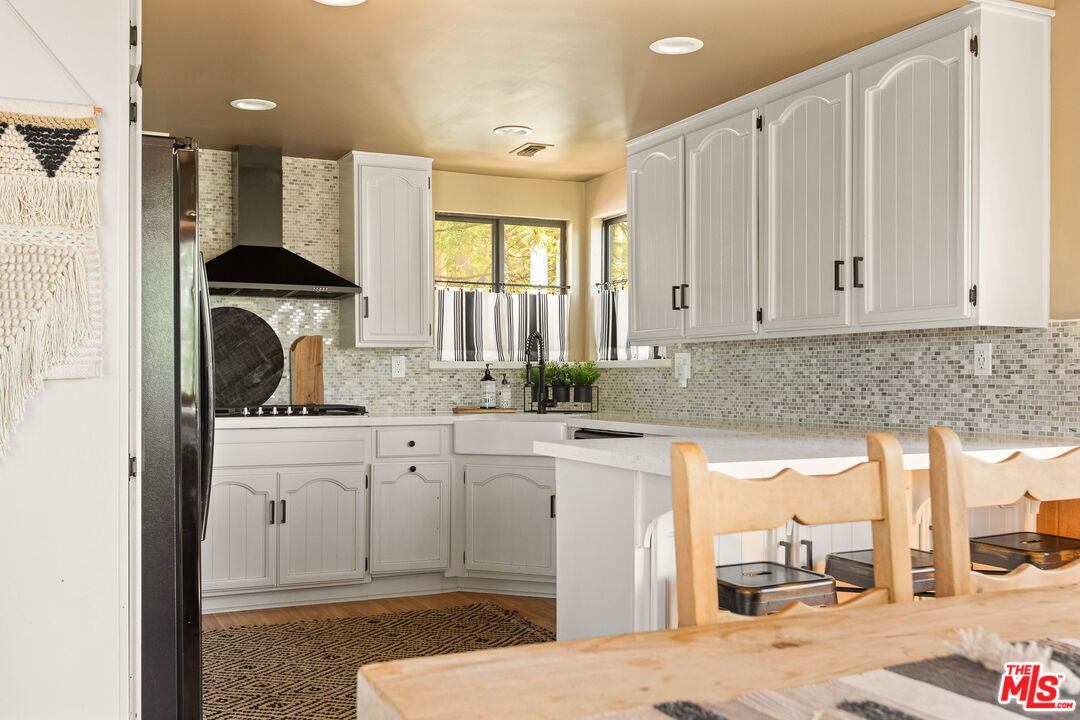 504 Rainier Road Lake Arrowhead, CA 92352 - Photo 8 of 37 Gallery Image 8