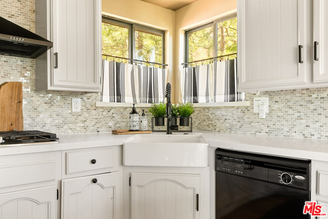 504 Rainier Road Lake Arrowhead, CA 92352 - Photo 10 of 37 Gallery Image 10