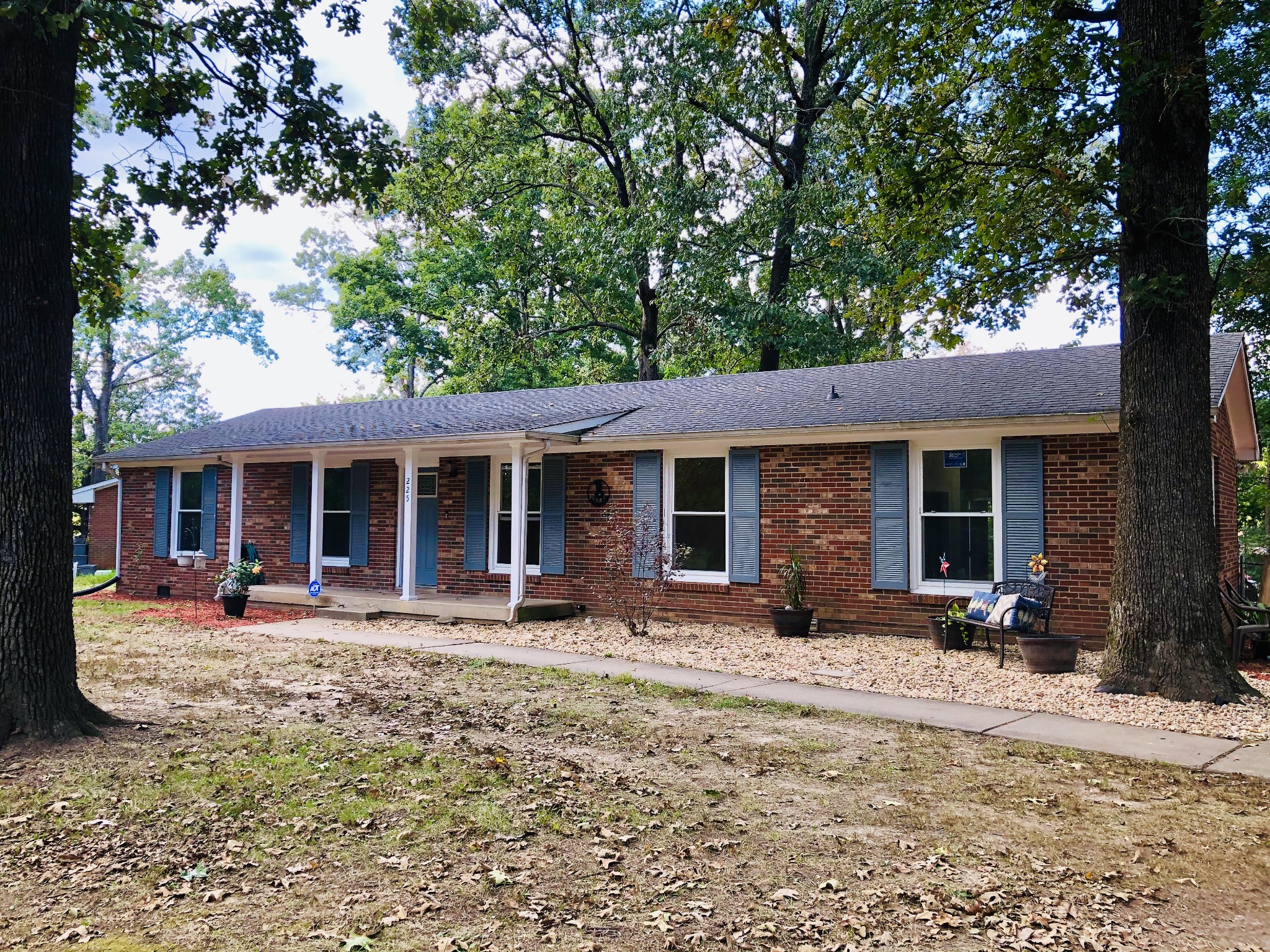 225 Yorktown Road Clarksville, TN 37042 - Photo 2 of 10 a front view of a house with a patio