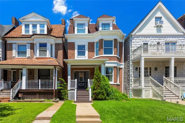 $599,000 | 4215 Maryland Avenue, St. Louis, MO 63108