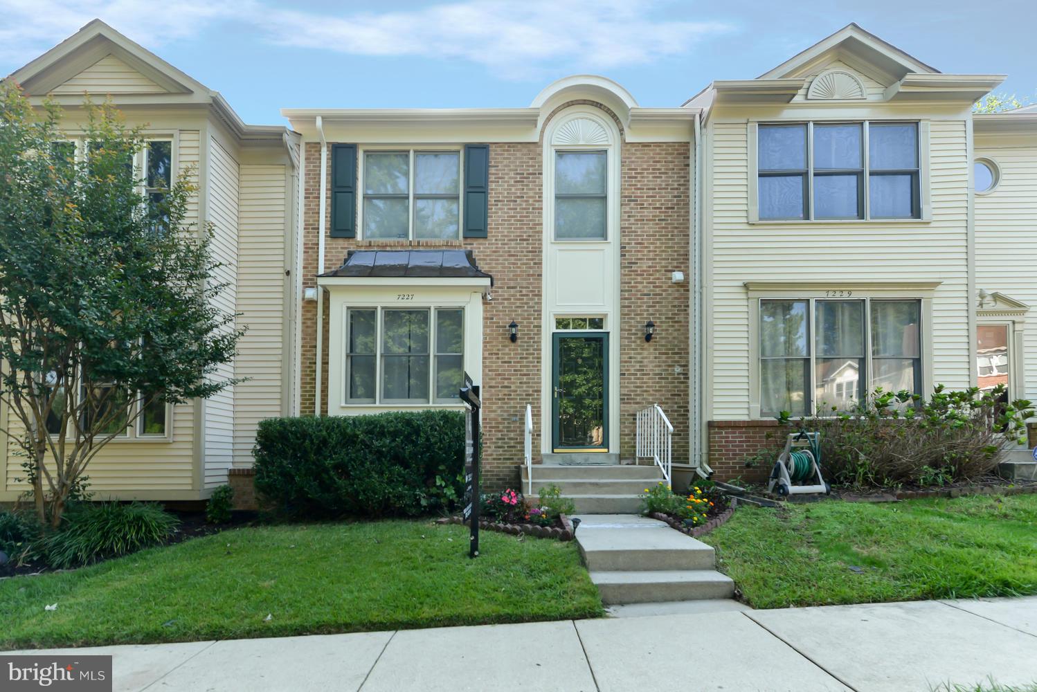 7227 Olde Lantern Way Springfield, VA 22152 - Photo 2 of 30 Brick townhouse