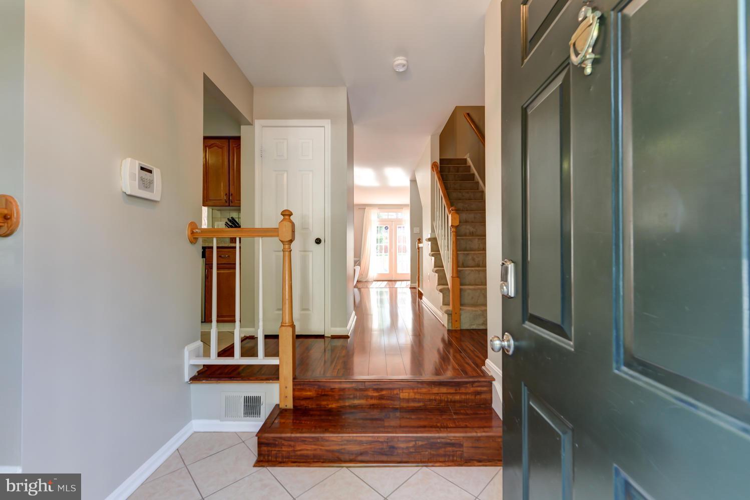 7227 Olde Lantern Way Springfield, VA 22152 - Photo 3 of 30 Foyer