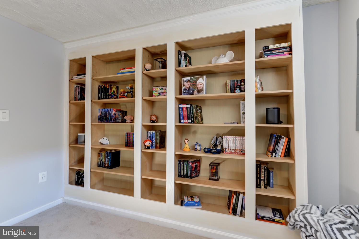 7227 Olde Lantern Way Springfield, VA 22152 - Photo 25 of 30 Built in Library