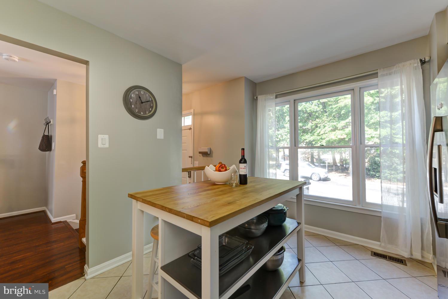 7227 Olde Lantern Way Springfield, VA 22152 - Photo 7 of 30 Eat in Kitchen