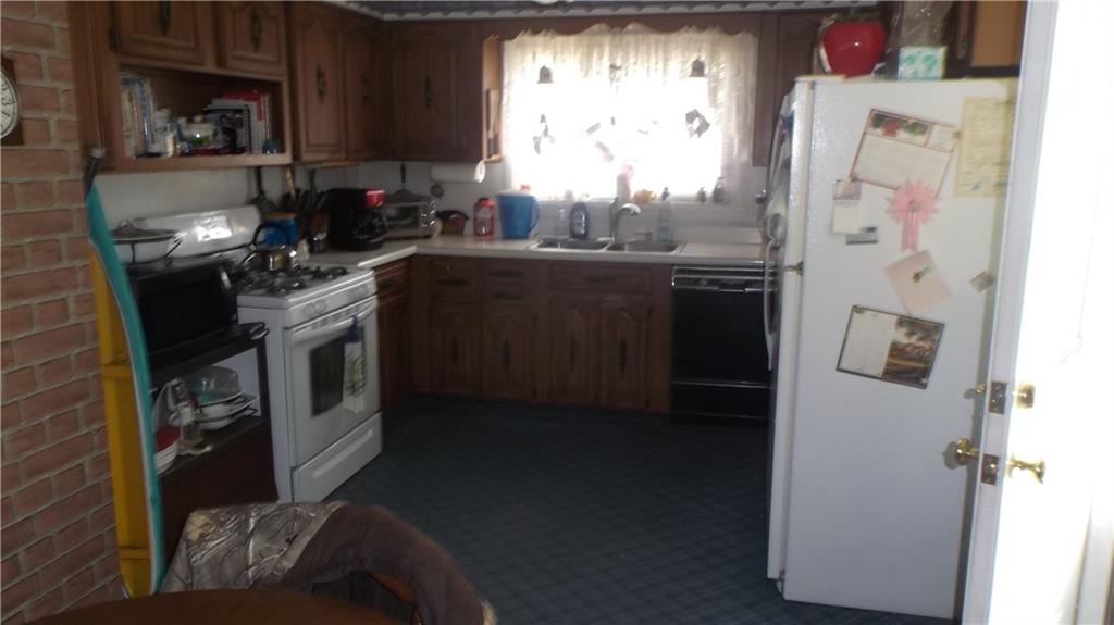 18 Pikeview Drive Richeyville, PA 15358 - Photo 3 of 24 Kitchen