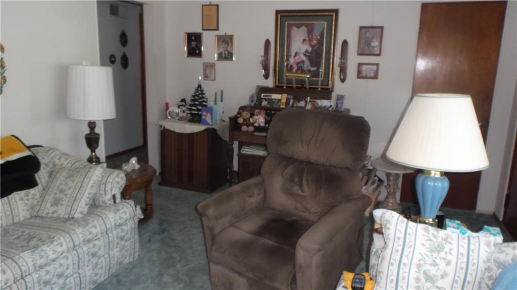 18 Pikeview Drive Richeyville, PA 15358 - Photo 6 of 24 Living Room