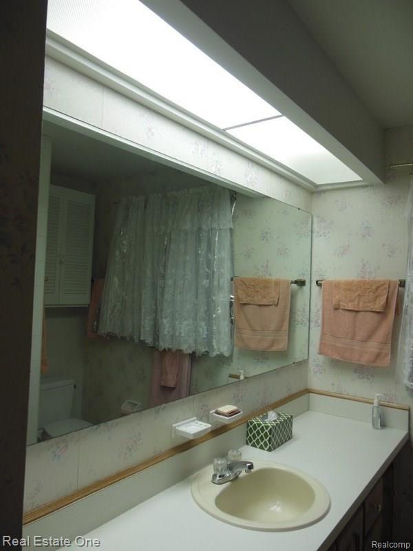 1968 Roxbury Run Wixom, MI 48393 - Photo 38 of 48 Main bathroom