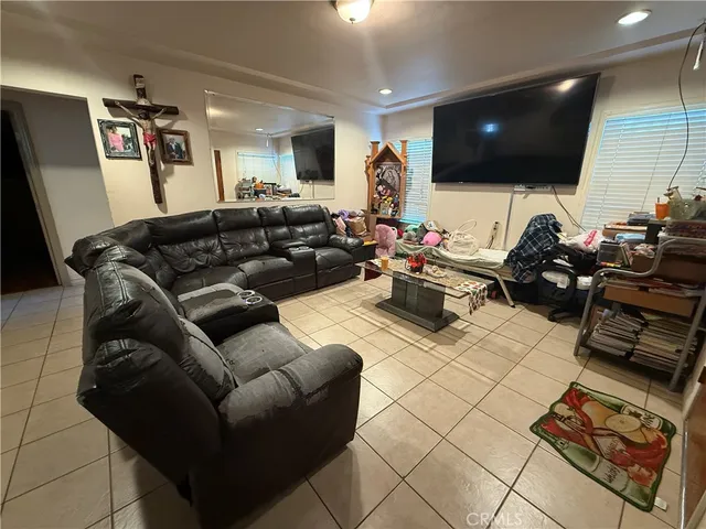 $1,000,000 | 2520 Ohio Avenue, South Gate, CA 90280