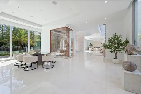 $10,495,000 | 6720 Southwest 98th Street, Pinecrest, FL 33156