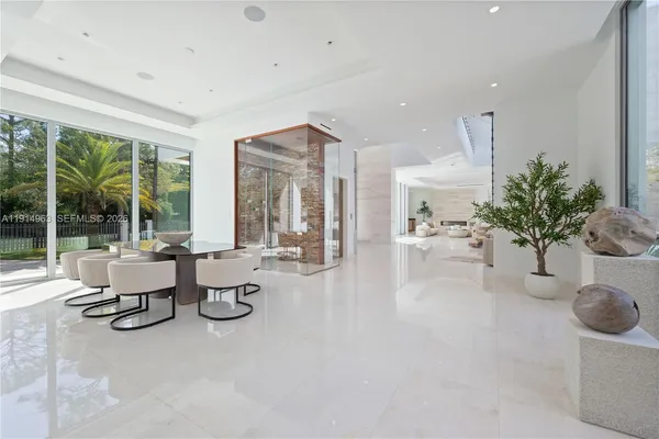 $10,495,000 | 6720 Southwest 98th Street, Pinecrest, FL 33156