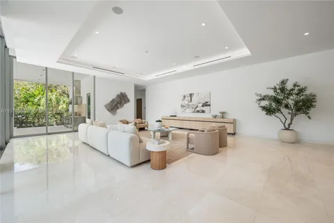 $10,495,000 | 6720 Southwest 98th Street, Pinecrest, FL 33156