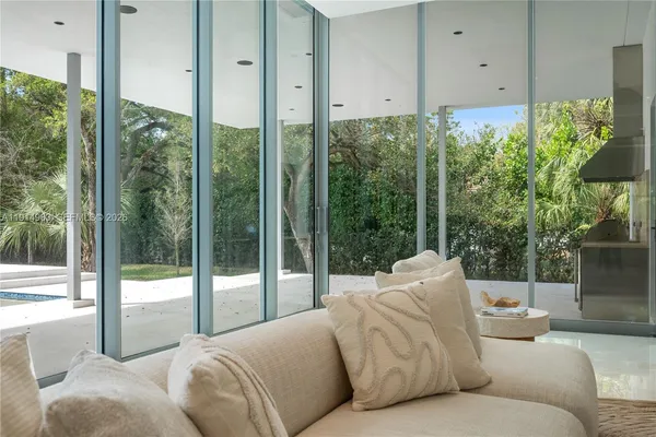 $10,495,000 | 6720 Southwest 98th Street, Pinecrest, FL 33156