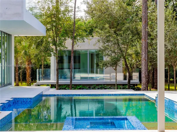 $10,495,000 | 6720 Southwest 98th Street, Pinecrest, FL 33156