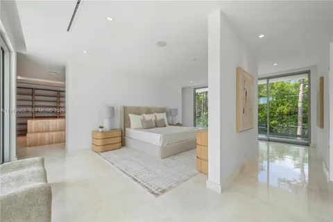 $10,495,000 | 6720 Southwest 98th Street, Pinecrest, FL 33156