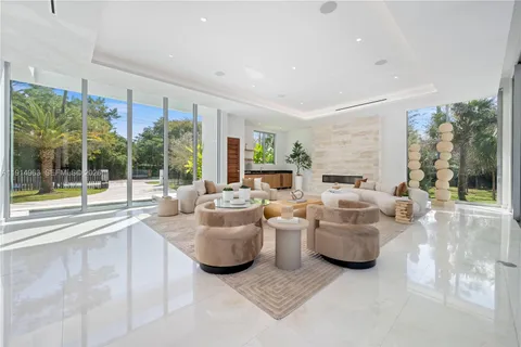 $10,495,000 | 6720 Southwest 98th Street, Pinecrest, FL 33156