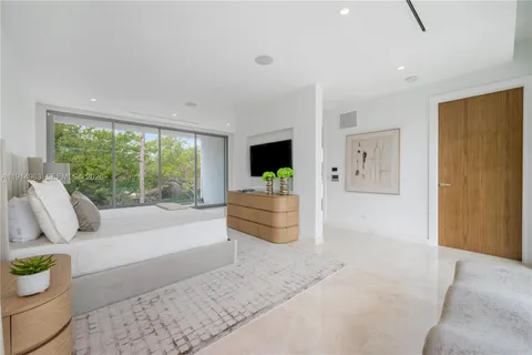 $10,495,000 | 6720 Southwest 98th Street, Pinecrest, FL 33156