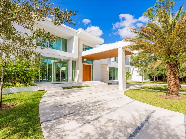 $10,495,000 | 6720 Southwest 98th Street, Pinecrest, FL 33156