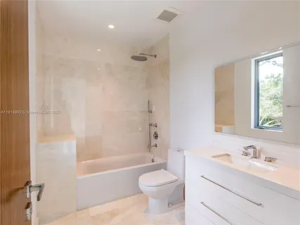 $10,995,000 | 6720 Southwest 98th Street, Pinecrest, FL 33156