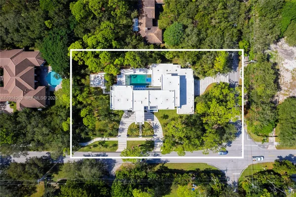 $10,495,000 | 6720 Southwest 98th Street, Pinecrest, FL 33156