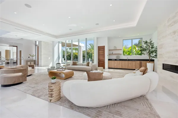 $10,495,000 | 6720 Southwest 98th Street, Pinecrest, FL 33156