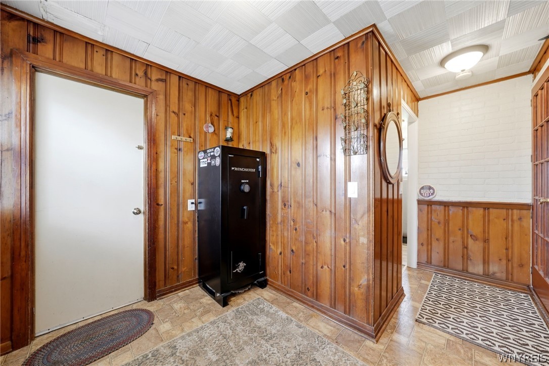 3456 South Newstead Road Alden, NY 14001 - Photo 14 of 32 Walk-in through the mudroom