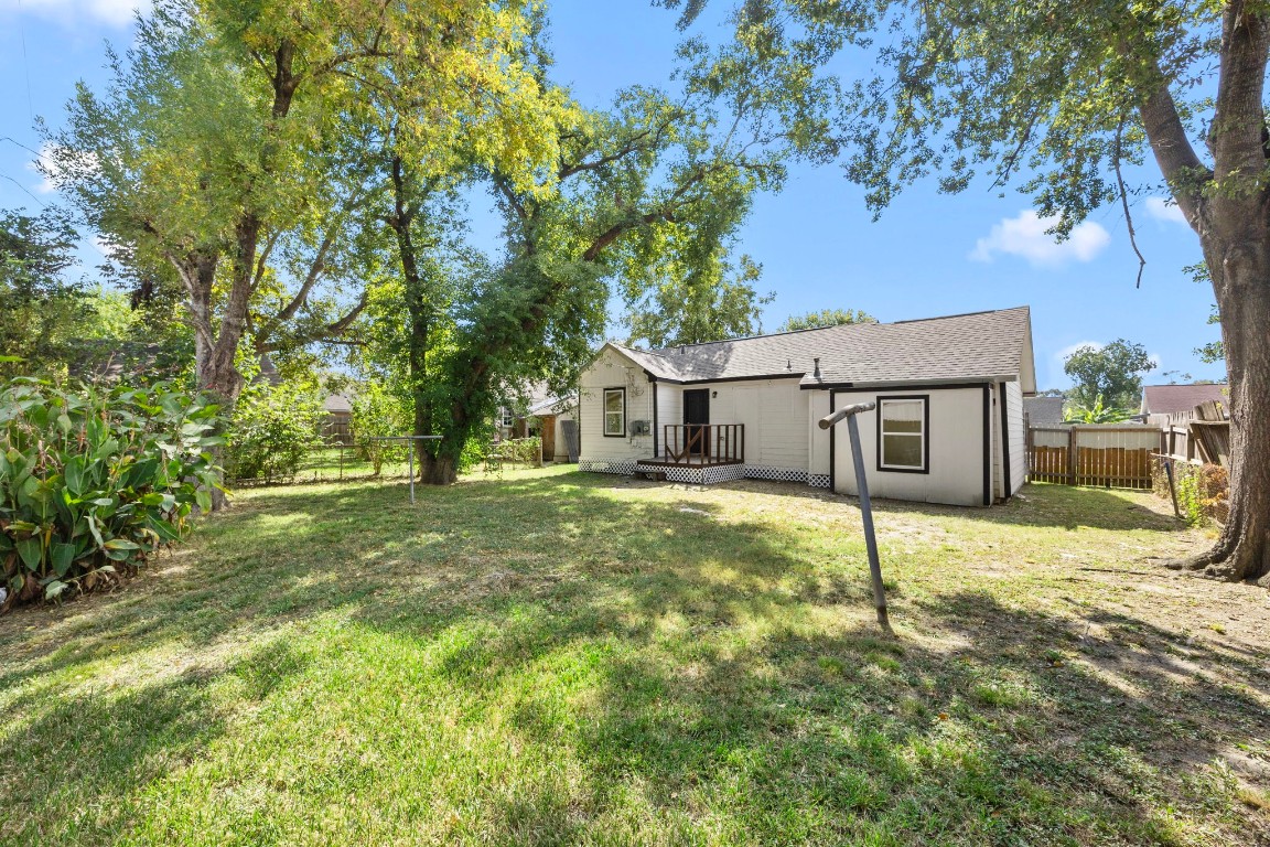 905 Elm Avenue Pasadena, TX 77506 - Photo 20 of 21 a house with a tree in the grass