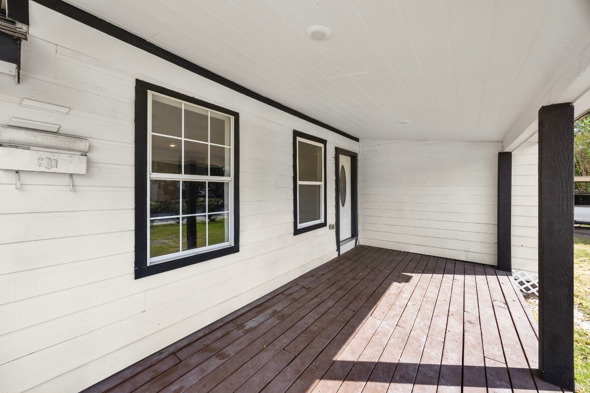 905 Elm Avenue Pasadena, TX 77506 - Photo 5 of 21 a view of empty room with windows
