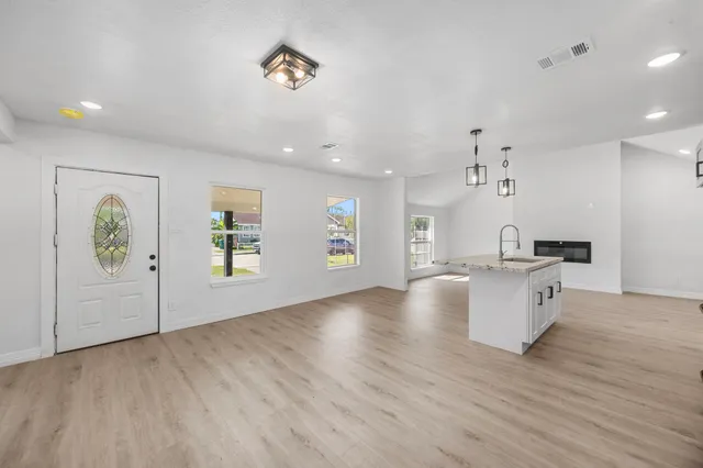 $204,900 | 905 Elm Avenue, Pasadena, TX 77506