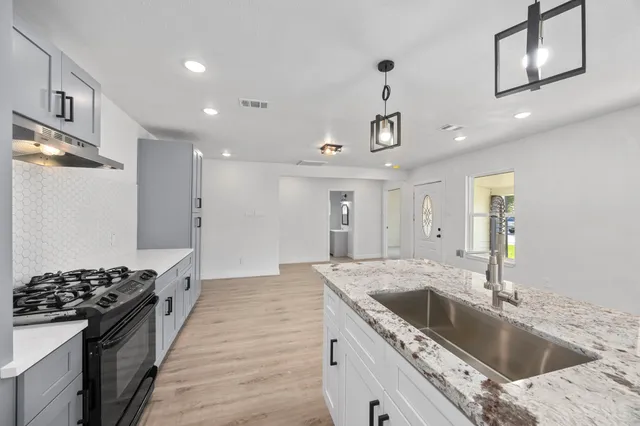 $204,900 | 905 Elm Avenue, Pasadena, TX 77506