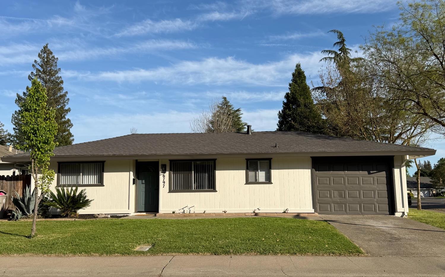 6797 Frates Way Sacramento, CA 95831 - Photo 5 of 33