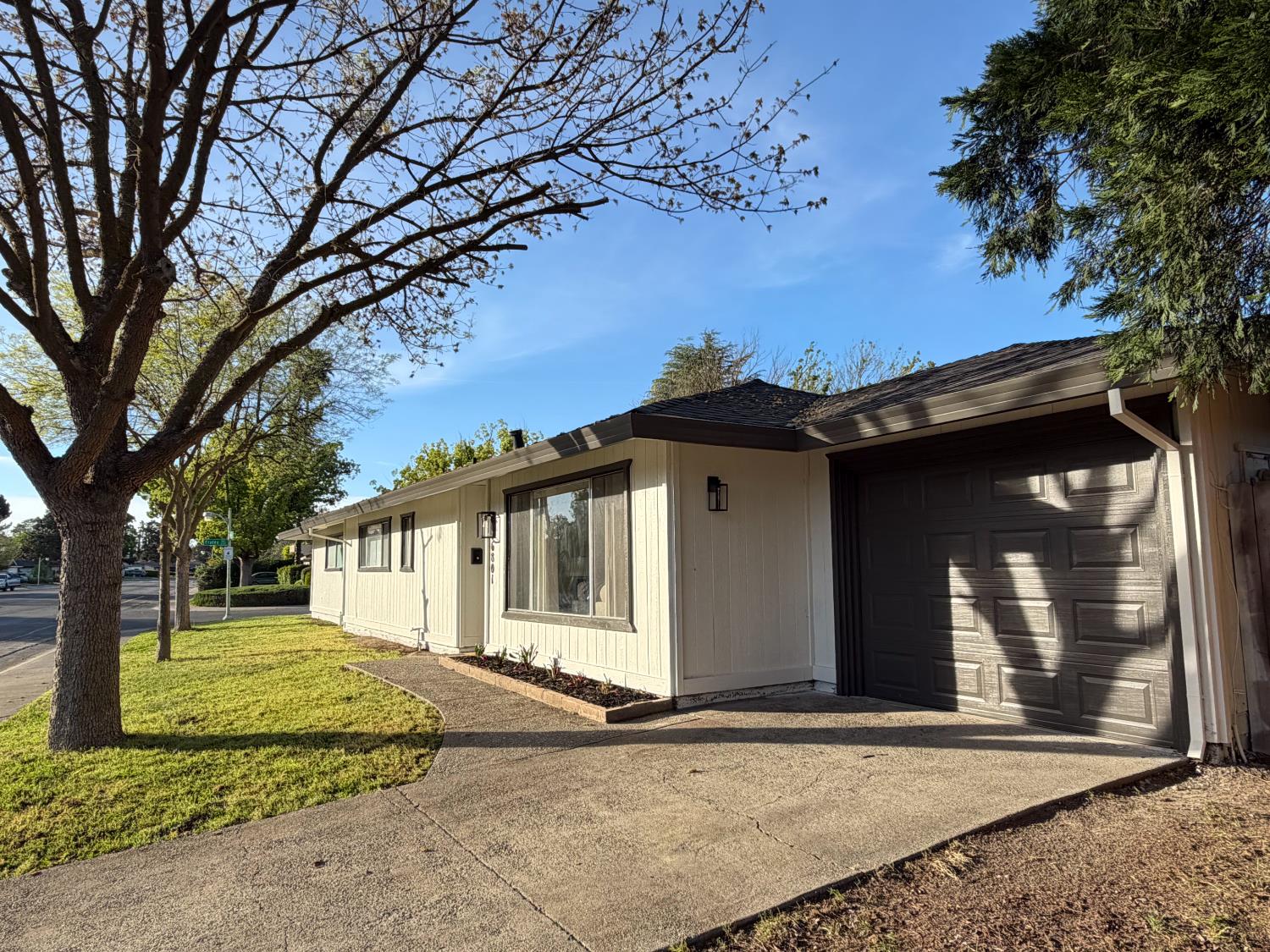 6797 Frates Way Sacramento, CA 95831 - Photo 6 of 33