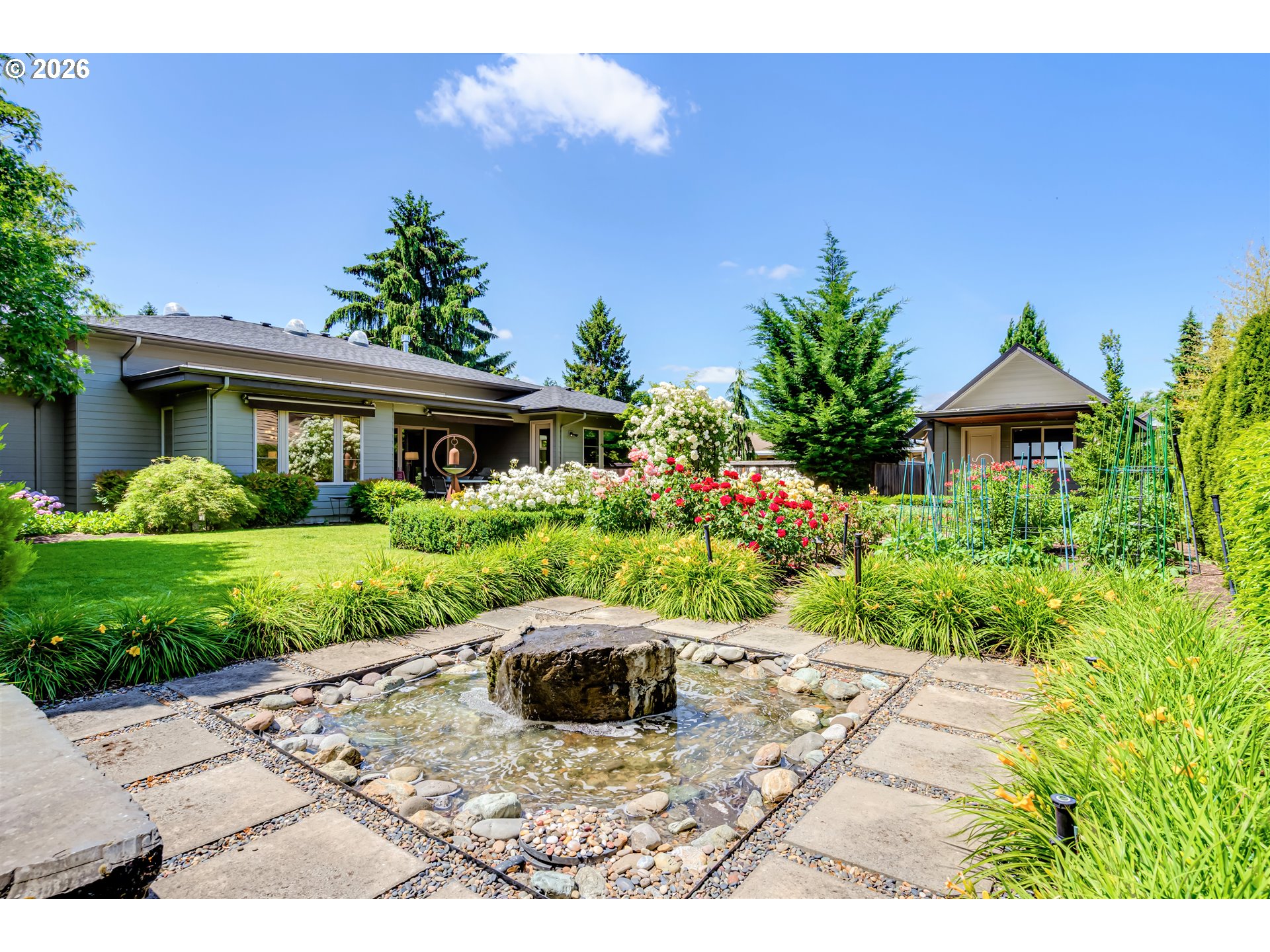 1595 Victorian Way Eugene, OR 97401 - Photo 34 of 48 Water Feature