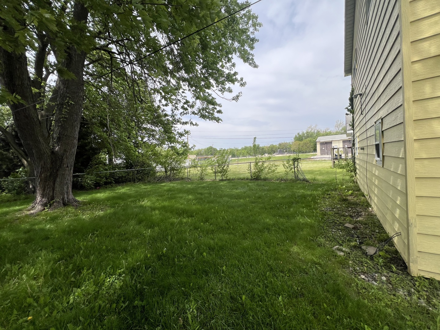 529 North 2nd Street Watseka, IL 60970 - Photo 13 of 16 a view of an outdoor space