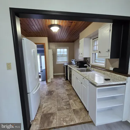 $2,100 | 21676 North Essex Drive, Lexington Park, MD 20653