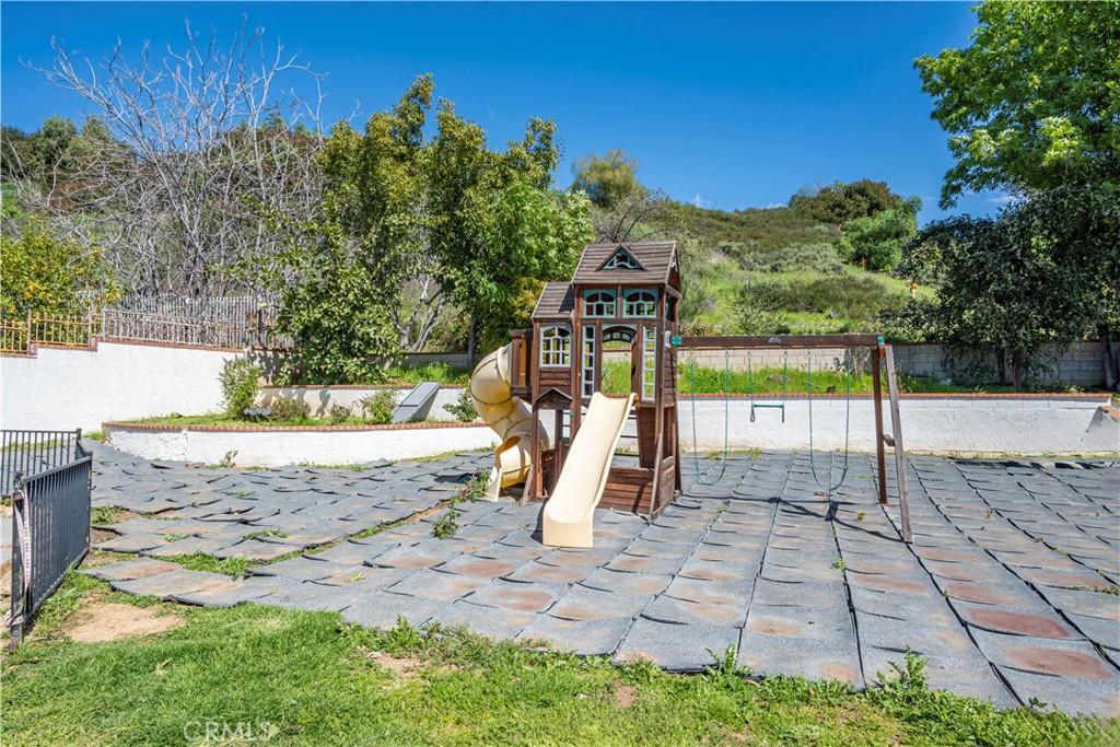 1491 Hunters Trail Glendora, CA 91740 - Photo 40 of 54 a view of a yard with plants