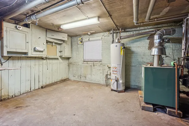 a view of a storage & utility room