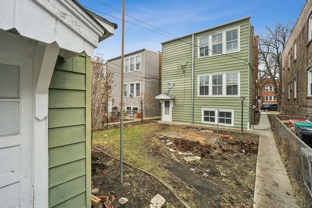 a view of a house with a backyard