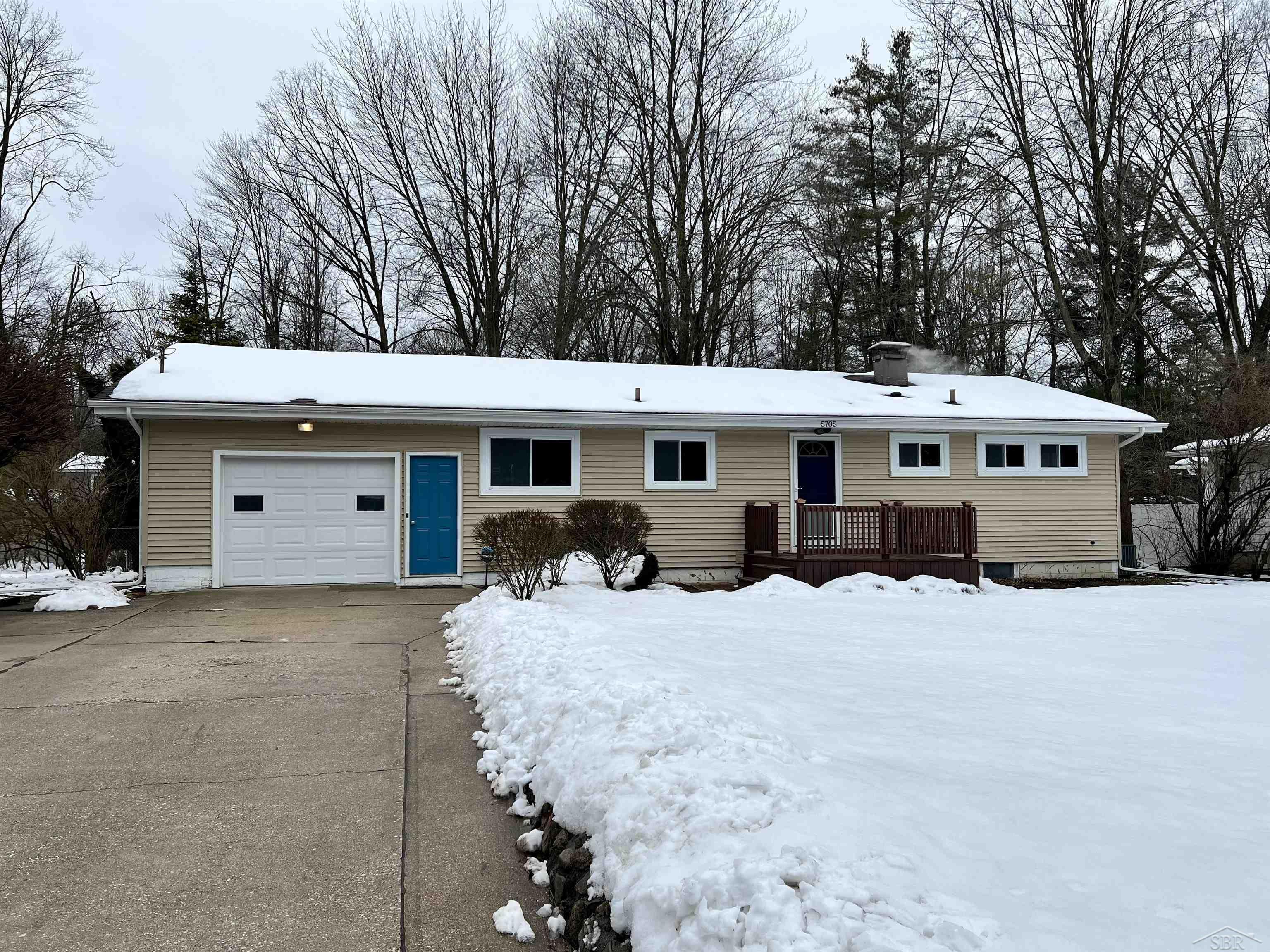 5705 Perrine Road Midland, MI 48640 - Photo 1 of 25 50132481-dbac8b5f-1387-4c07-ac0c-8f0038ed19da.JPG