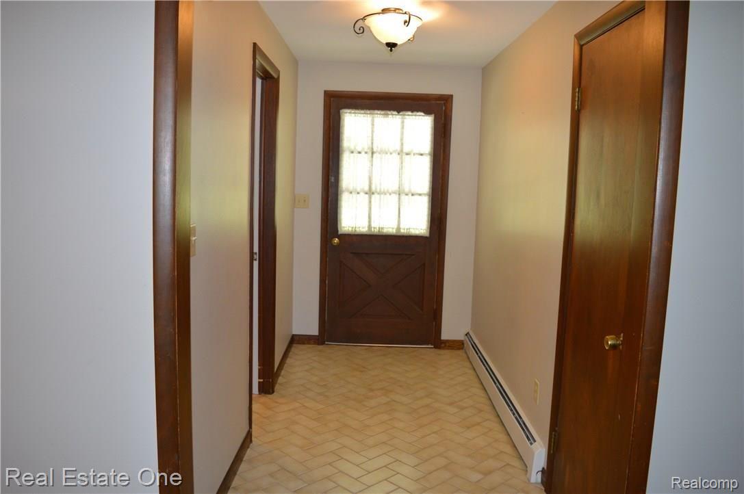 2220 North Tipsico Lake Road Highland, MI 48357 - Photo 3 of 91 DSC_0030.JPG