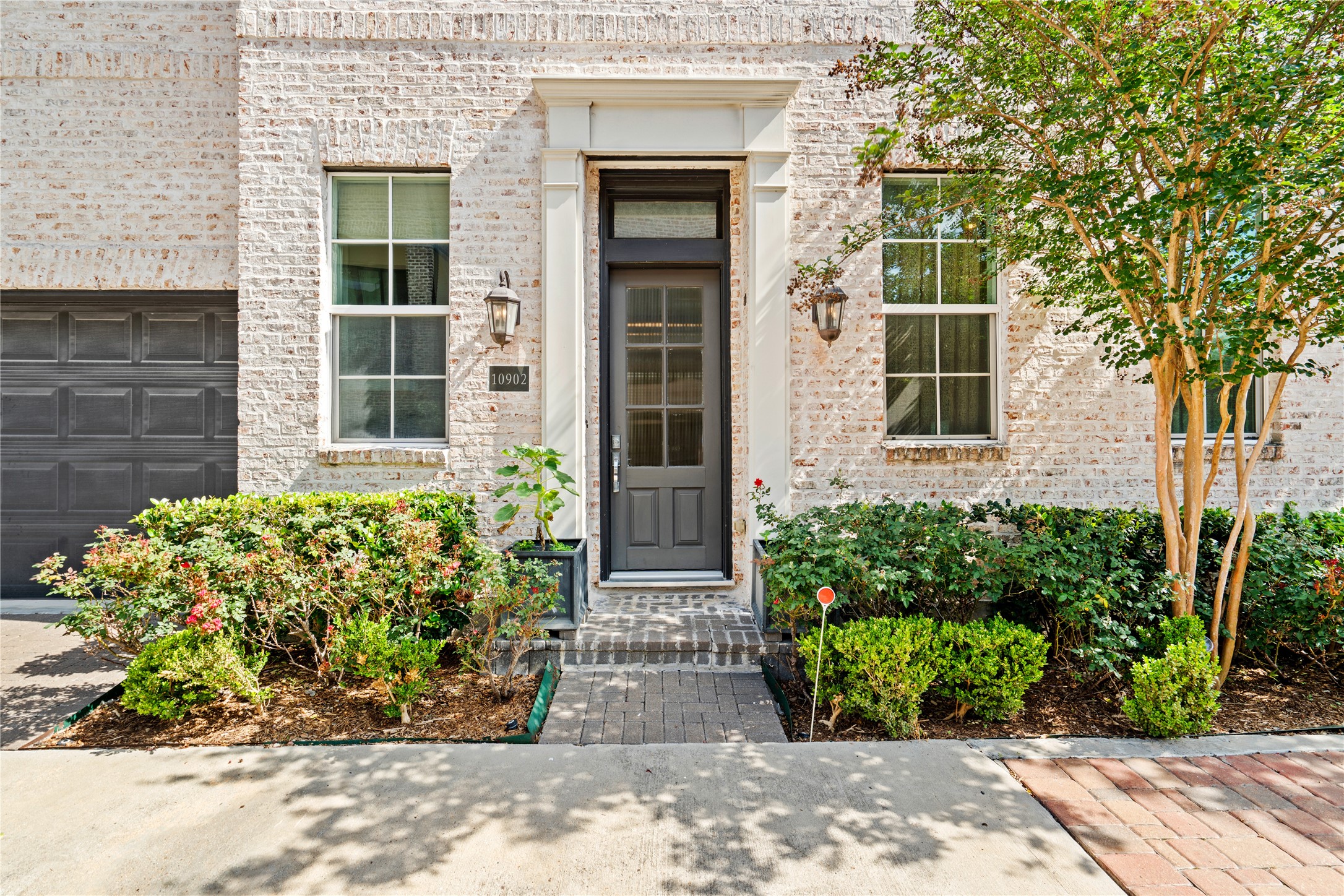 10902 Grove Tree Lane Houston, TX 77043 - Photo 7 of 36
