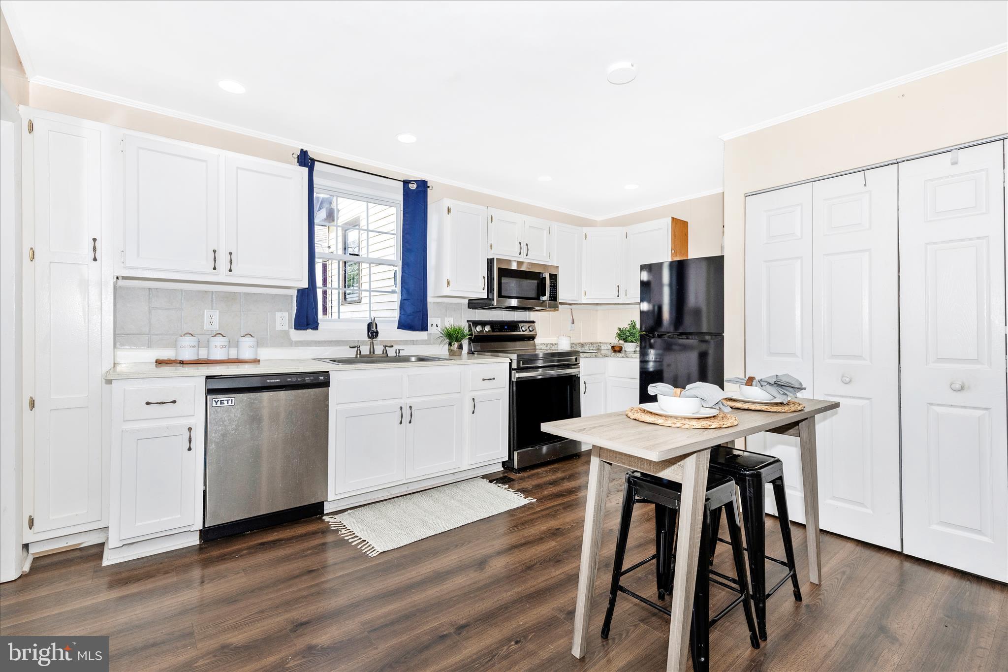 517 West Potomac Street Brunswick, MD 21716 - Photo 11 of 36 a kitchen with a table chairs refrigerator and microwave