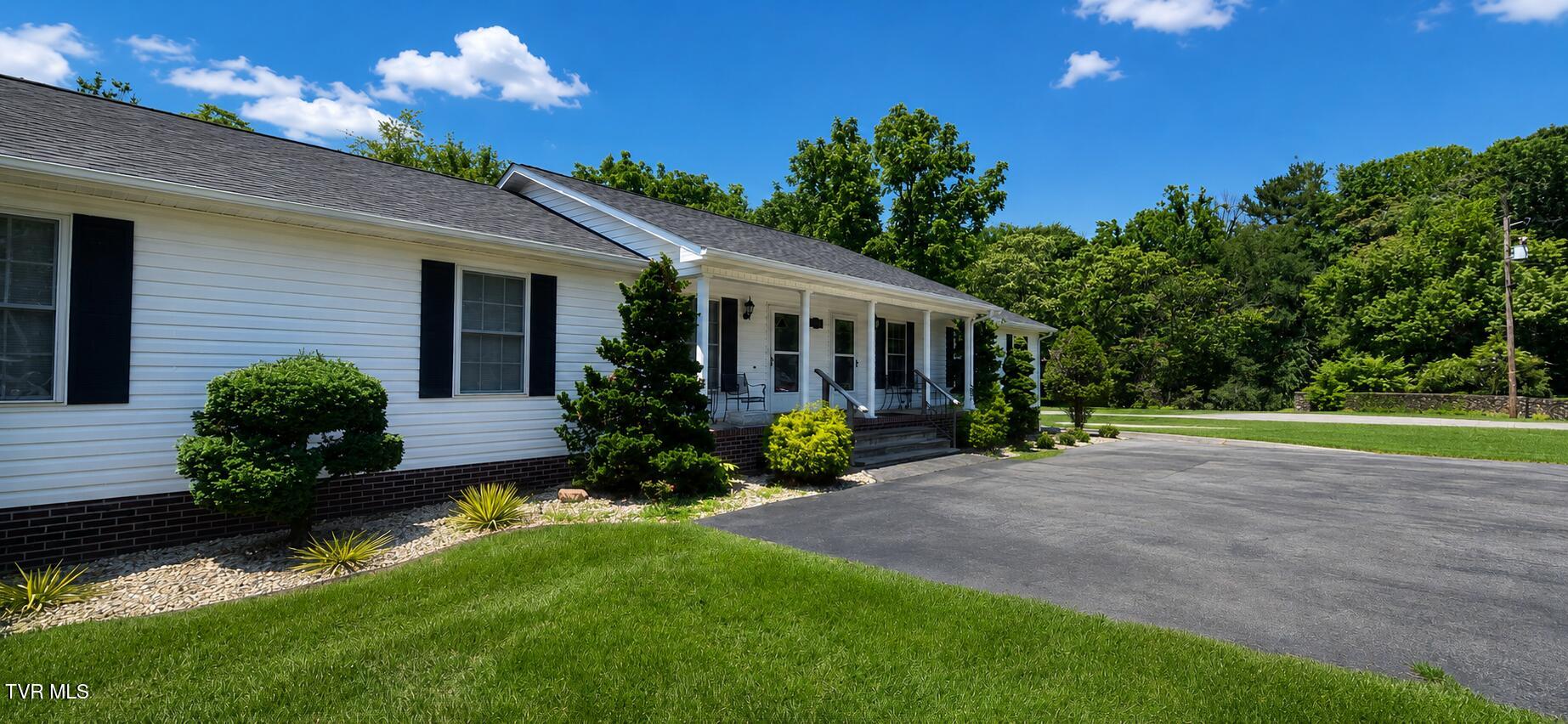 165 Smith Avenue Erwin, TN 37650 - Photo 2 of 31 0002